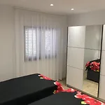 Lara Apartman *