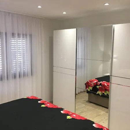 Lara Privlaka Apartment *